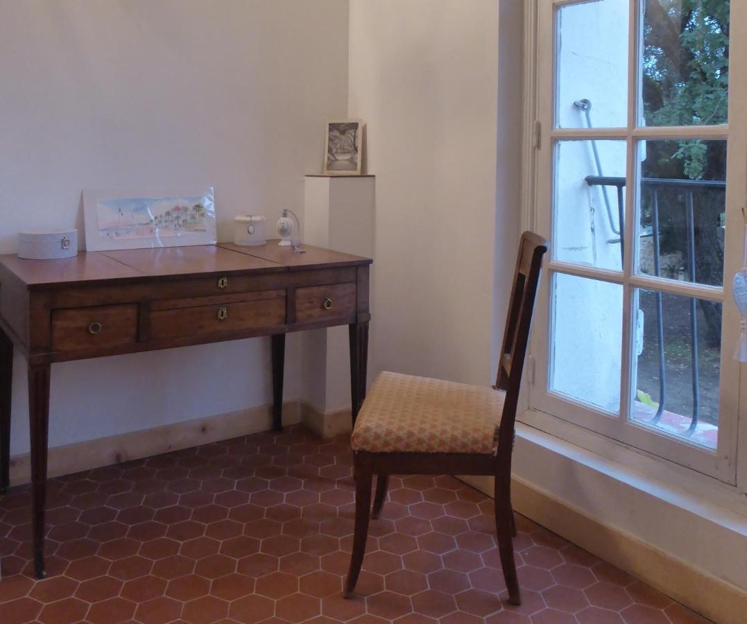 Chateau Saint-Esprit Bed & Breakfast Драгинян Екстериор снимка